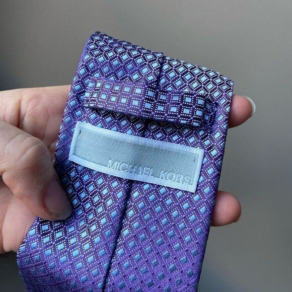 NWOT Michael Kors Geometric Lavender Silk Tie - Picture 2 of 3